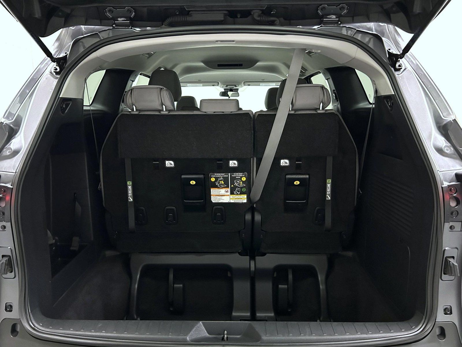 Used 2025 Toyota Sienna LE FWD image 20