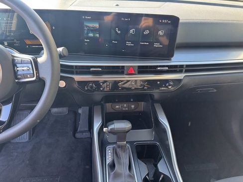 Used 2025 Kia Sorento LX image 19