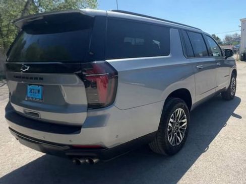 Used 2025 Chevrolet Suburban Z71 image 8