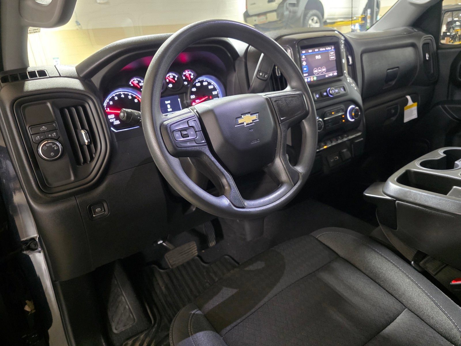 Used 2023 Chevrolet Silverado 1500 Custom RWD image 17