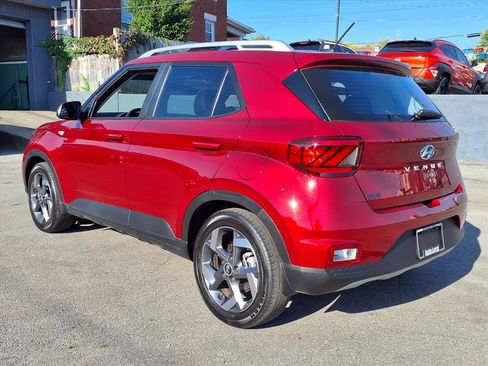 Certified 2023 Hyundai Venue Limited image 3