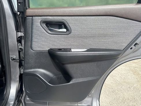 Used 2023 Nissan Rogue SV FWD image 18