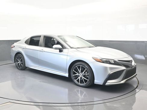 Used 2022 Toyota Camry SE image 8