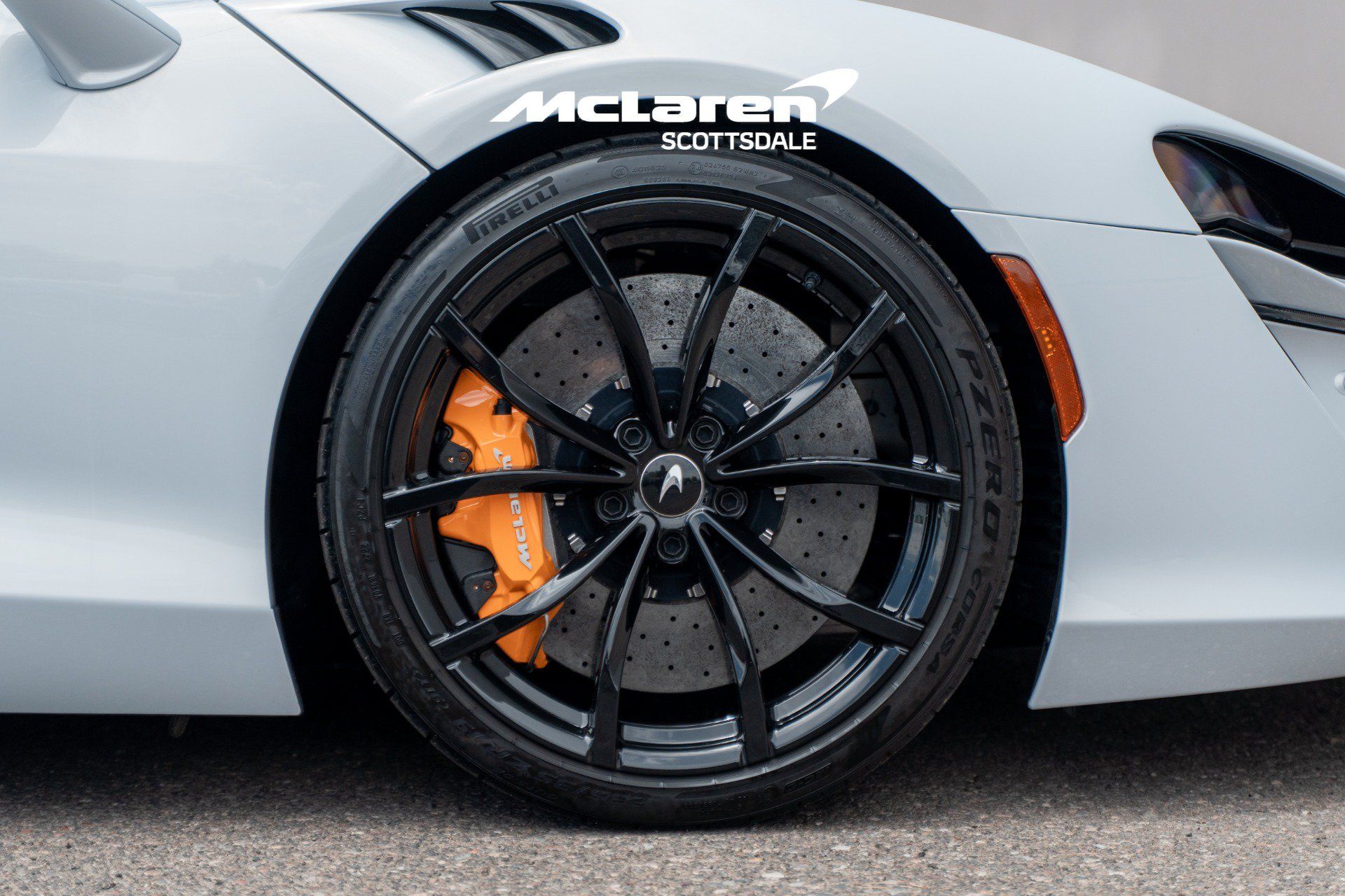 Used 2023 McLaren Artura RWD image 30