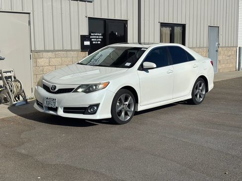 Used 2014 Toyota Camry SE FWD image 7