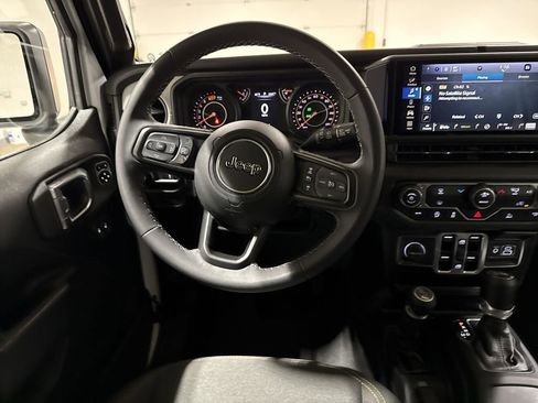 Used 2025 Jeep Wrangler Unlimited Sport AWD/4WD image 11
