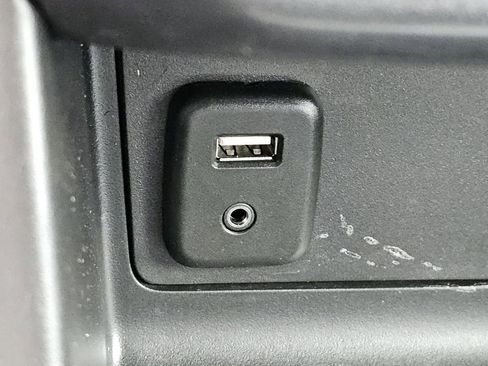 Used 2018 Chevrolet Colorado LT w/ LT Convenience Package RWD image 14
