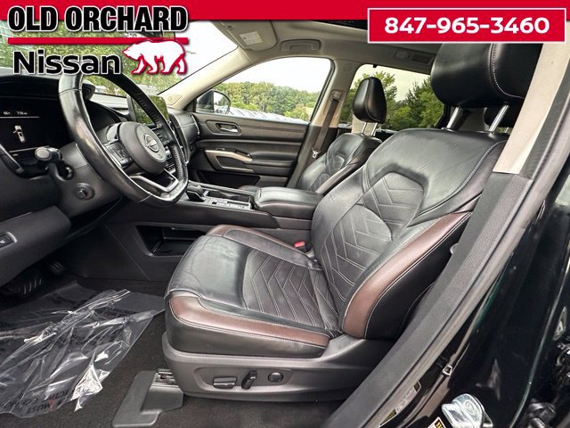 Used 2022 Nissan Pathfinder Platinum w/ Lighting Package (N92) FWD image 9