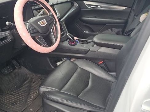 Used 2019 Cadillac XT5 Luxury AWD/4WD image 2