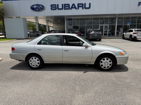 Used 2000 Toyota Camry LE FWD image 2
