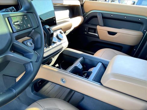 Used 2025 Land Rover Defender 110 X-Dynamic SE image 18