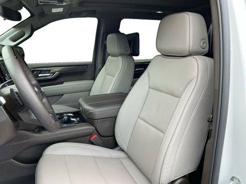 Used 2026 GMC Yukon XL Elevation w/ Elevation Premium Package RWD image 9