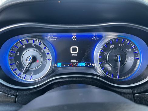 Used 2018 Chrysler 300 Limited image 20