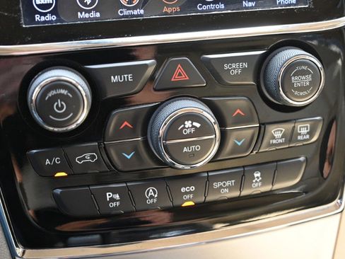Used 2019 Jeep Grand Cherokee Limited AWD/4WD image 27