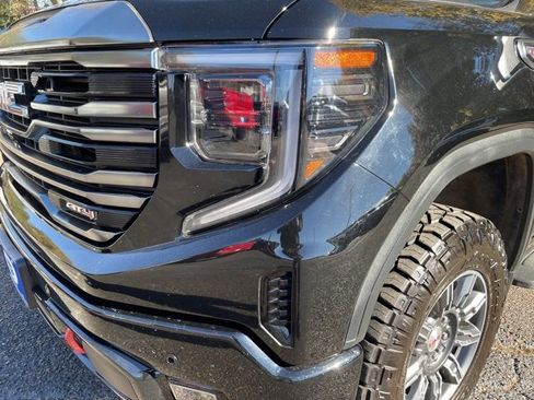 Used 2024 GMC Sierra 1500 AT4 w/ Technology Package image 9