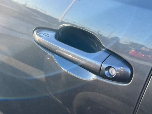 Used 2022 Toyota Tacoma TRD Off-Road image 7