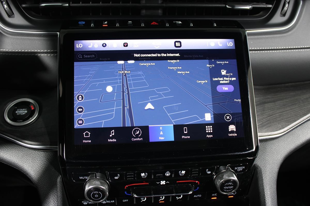 Used 2023 Jeep Grand Cherokee Overland w/ Advanced Protech Group III AWD/4WD image 19