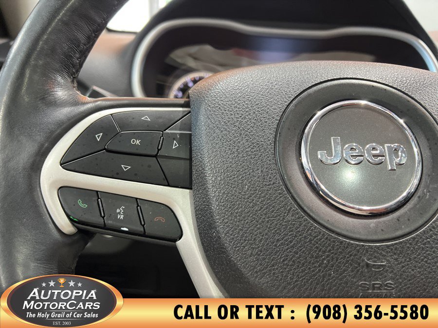 Used 2018 Jeep Cherokee Trailhawk AWD/4WD image 29