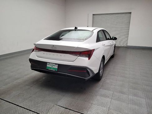Used 2024 Hyundai Elantra SE image 7