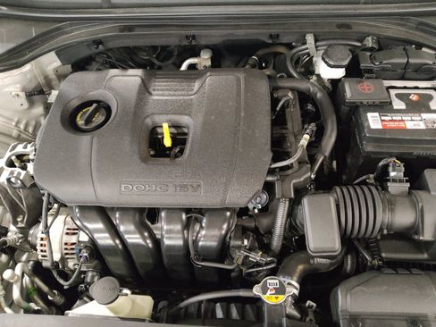 Used 2020 Hyundai Elantra SE FWD image 30