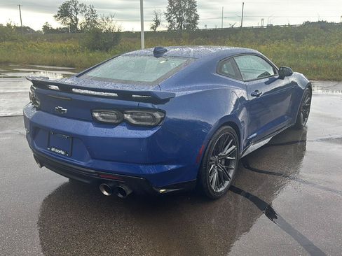 Used 2021 Chevrolet Camaro ZL1 RWD image 5