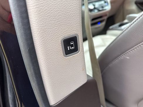 Used 2017 Chrysler Pacifica Touring-L Plus w/ Tire & Wheel Group image 18