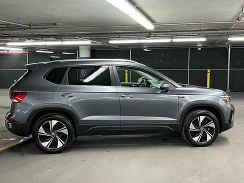 Certified 2024 Volkswagen Taos SE image 38