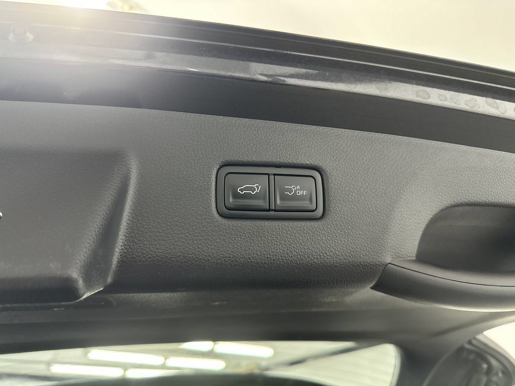 Used 2025 Kia Carnival EX FWD image 21