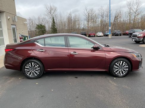 Used 2023 Nissan Altima 2.5 SV w/ SV Premium Package image 4
