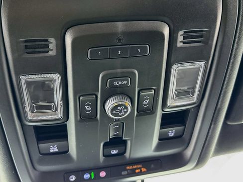 Used 2021 GMC Yukon Denali w/ LPO, Illumination Package AWD/4WD image 17