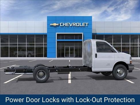 New 2026 Chevrolet Express 4500 4500 Series w/ Power Convenience Package image 5