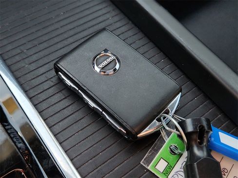 Used 2020 Volvo S60 T5 Momentum image 29