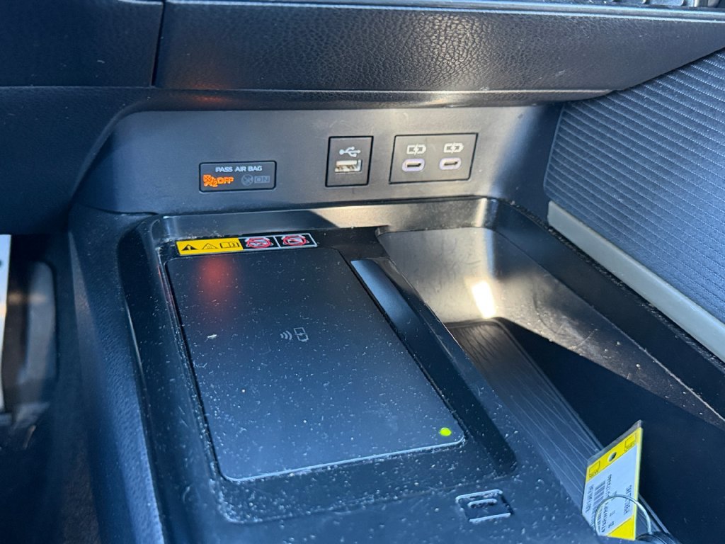 Used 2025 Toyota Camry Hybrid FWD image 22