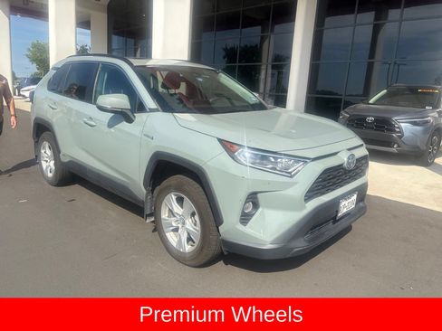 Used 2020 Toyota RAV4 XLE w/ Convenience Package AWD/4WD image 8
