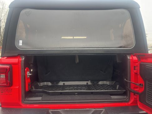 Used 2018 Jeep Wrangler Sport image 18