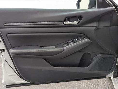 Used 2025 Nissan Altima 2.5 SV image 13