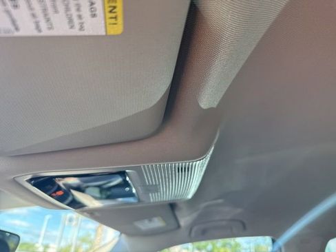 Used 2025 Volkswagen Atlas SE image 23