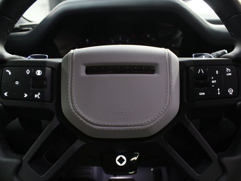 Used 2025 Land Rover Defender 110 AWD/4WD image 68
