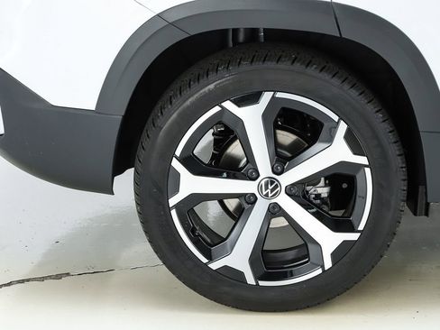 New 2025 Volkswagen Taos SEL image 52