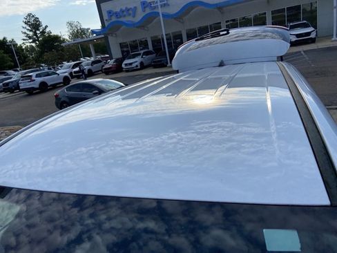 Used 2023 Chrysler Pacifica Touring-L FWD image 28