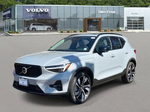 Used 2026 Volvo XC40 B5 Ultra w/ Climate Package image 2