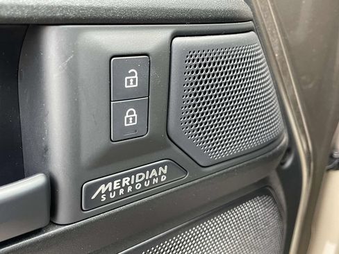 Used 2025 Land Rover Defender 110 AWD/4WD image 34