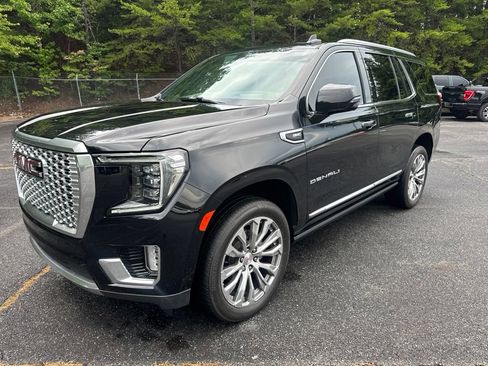 Used 2021 GMC Yukon Denali w/ Denali Premium Package AWD/4WD image 3