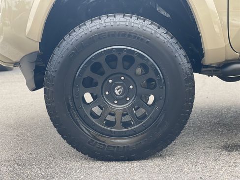 Used 2017 Toyota Tacoma TRD Sport w/ Tow Package RWD image 34