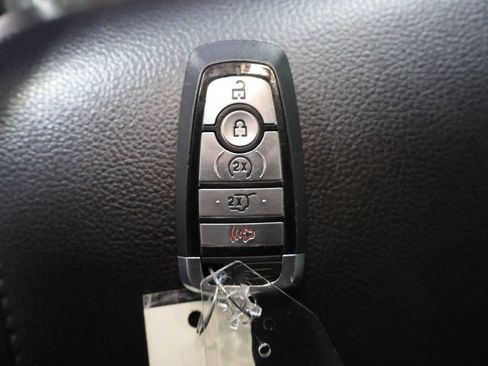 Used 2020 Ford Expedition XLT w/ Equipment Group 202A AWD/4WD image 30