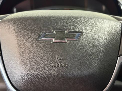 Used 2023 Chevrolet Traverse RS FWD image 19