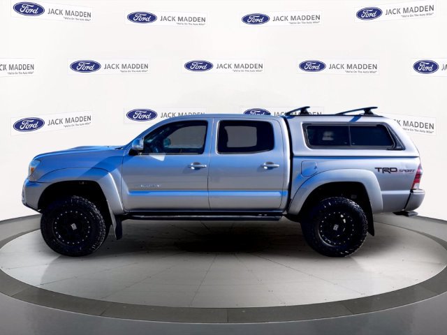 Used 2015 Toyota Tacoma 4x4 Double Cab w/ TRD Sport Package image 2