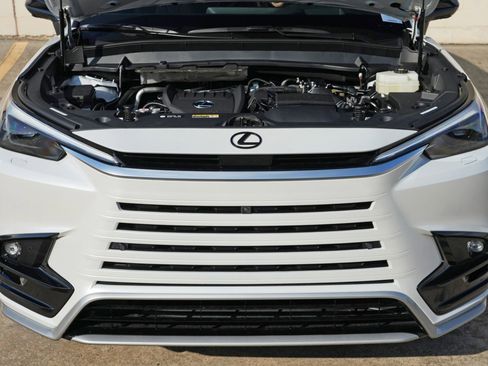 Used 2026 Lexus TX 500h AWD w/ Technology Package image 8