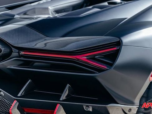 Used 2025 Lamborghini Revuelto image 95