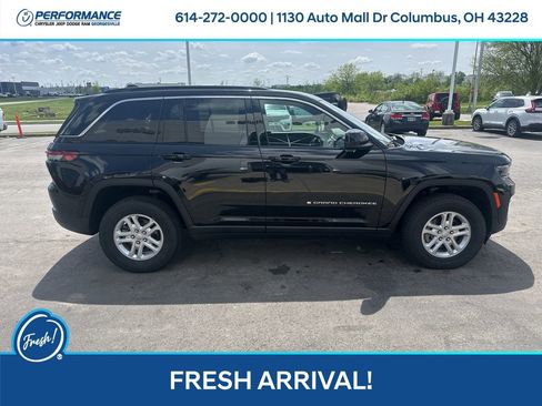 Used 2025 Jeep Grand Cherokee Laredo image 3